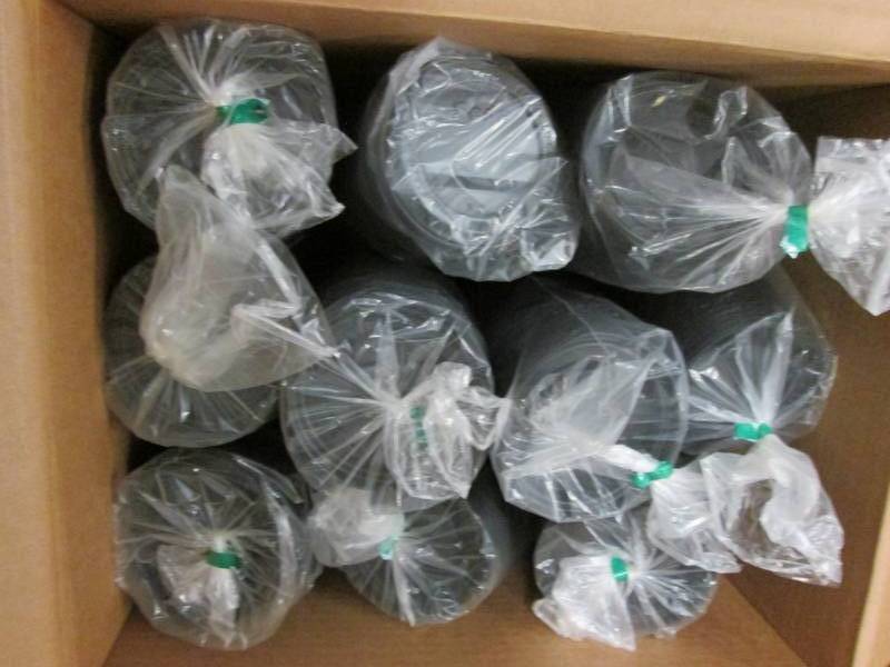 lot 65 image: Case of 1000 Black Lids for 24 oz S...