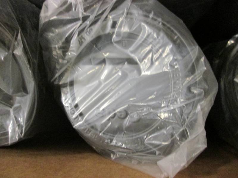 lot 66 image: Case of 1000 Black Lids for 24 oz S...