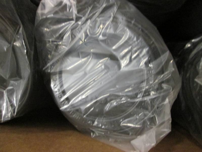 lot 67 image: Case of 1000 Black Lids for 24 oz S...