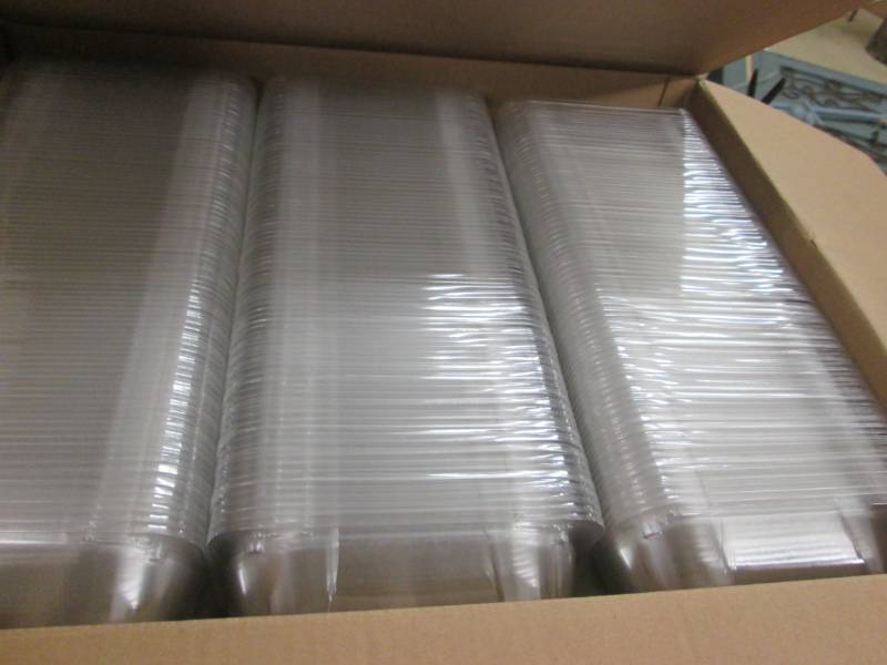 lot 69 image: Case of 300 Jumbo Muffin 4ct Plasti...