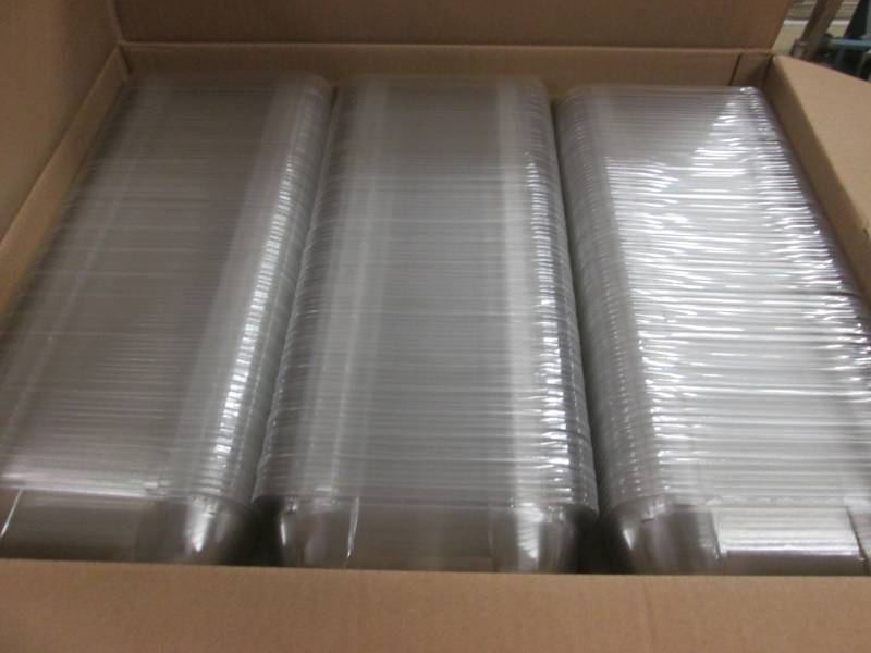 lot 72 image: Case of 300 Jumbo Muffin 4ct Plasti...