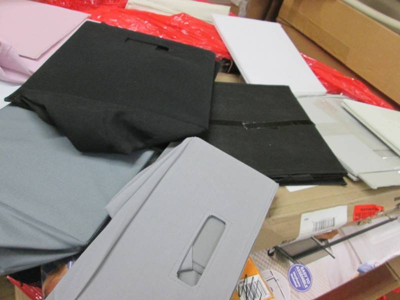 lot 92 image: 8 Assorted Sized Collapsible Fabric...