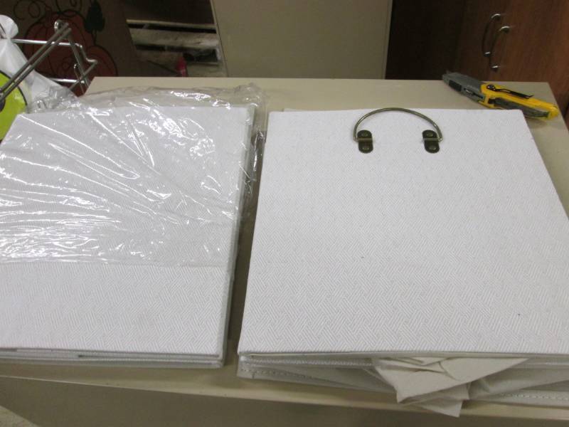 lot 94 image: Lot of 2 Better Homes & Gardens Wov...