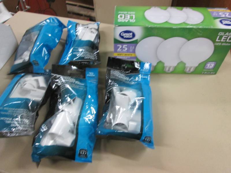 lot 109 image: 5 pk 12 Round Cord Channel Retail ...