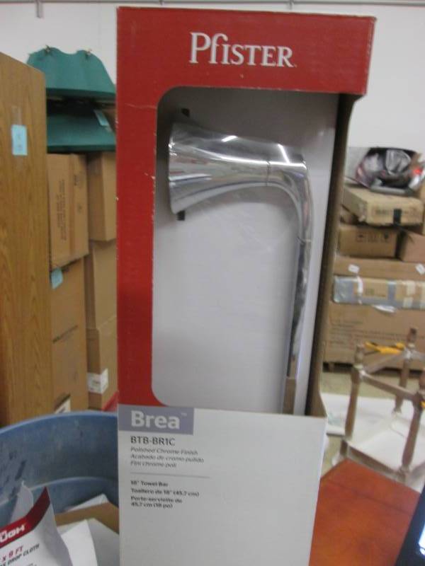 lot 140 image: Pfister Brea 18 inch Towel Bar in P...