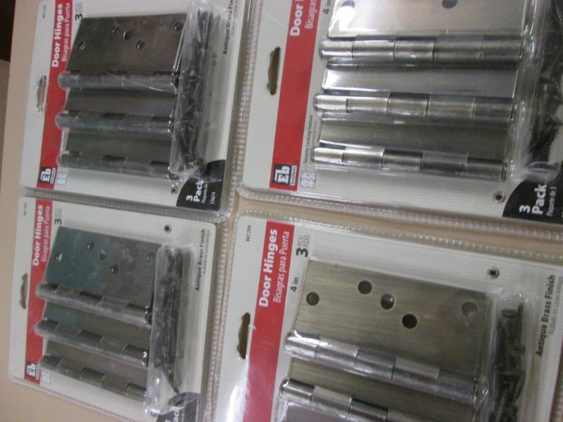 lot 155 image: 4 Everbilt 4 in. Antique Brass Squa...