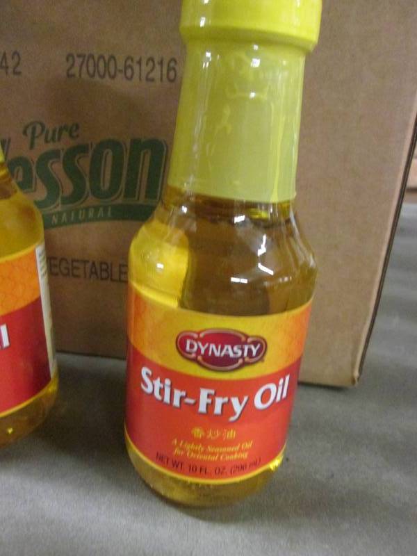 lot 197 image: 16 Bottles Dynasty Stir Fry Oil 10 ...