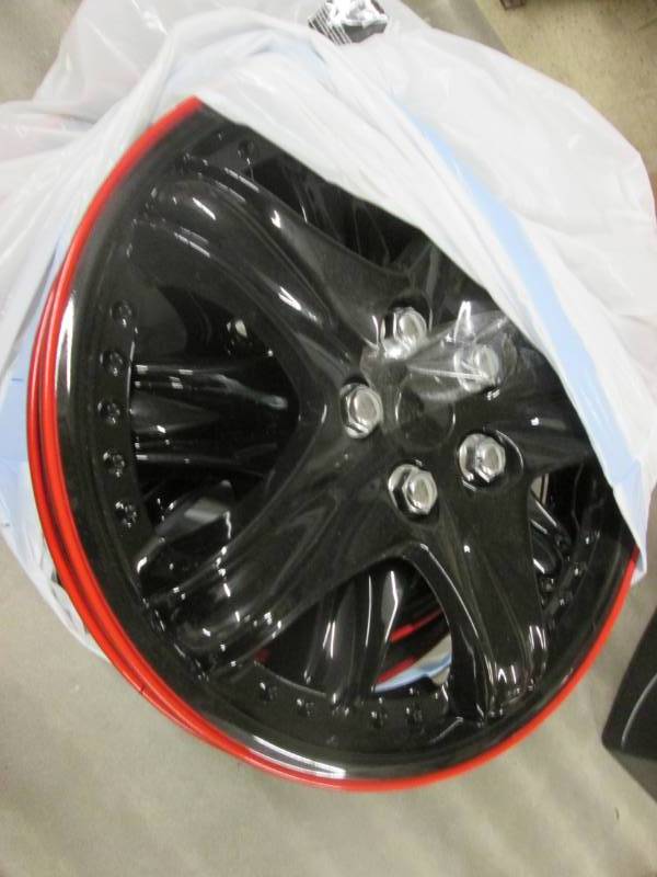 lot 265 image: Set of 4 Wheel Covers 15.5 inches...