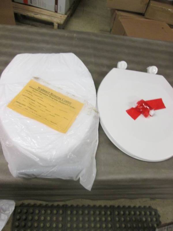 lot 269 image: 1 Round, 1 Oval Toilet Seats...