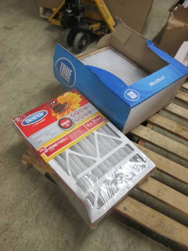 lot 294 image: 4 True Blue Air Filters 20x25x25, 1...