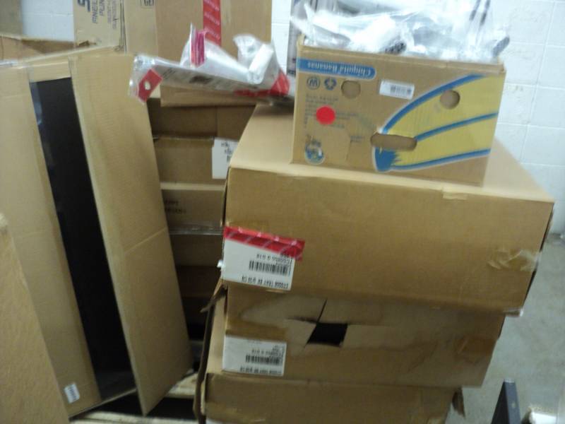 Pallet of unclaimed items see all ...