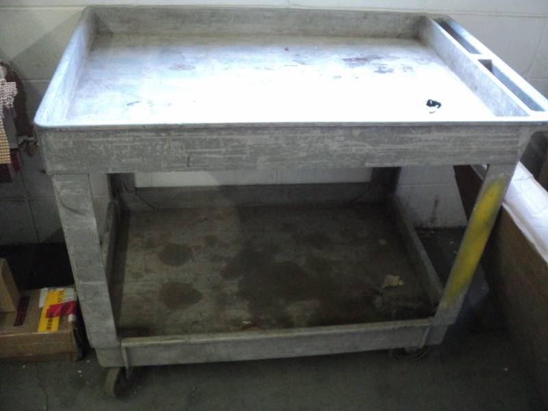 2 Shelf resin Cart 37 x 26 x 32...