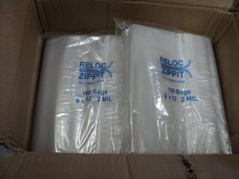 Case of 400 Reloc Zip it 9 x 12 bag...