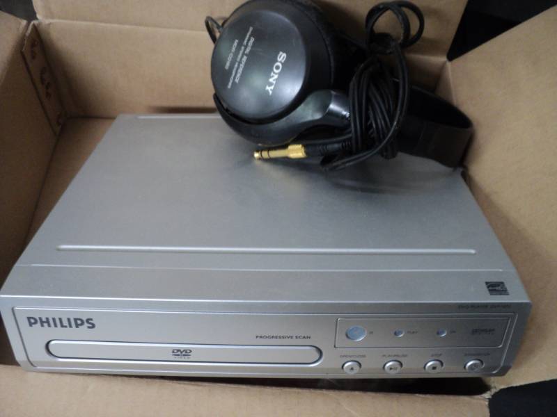 Sony Headphones, 2 DVDs Players P...