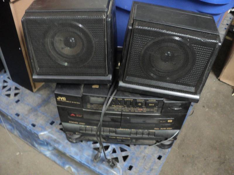 JVC x100 with Speakers Powers On...