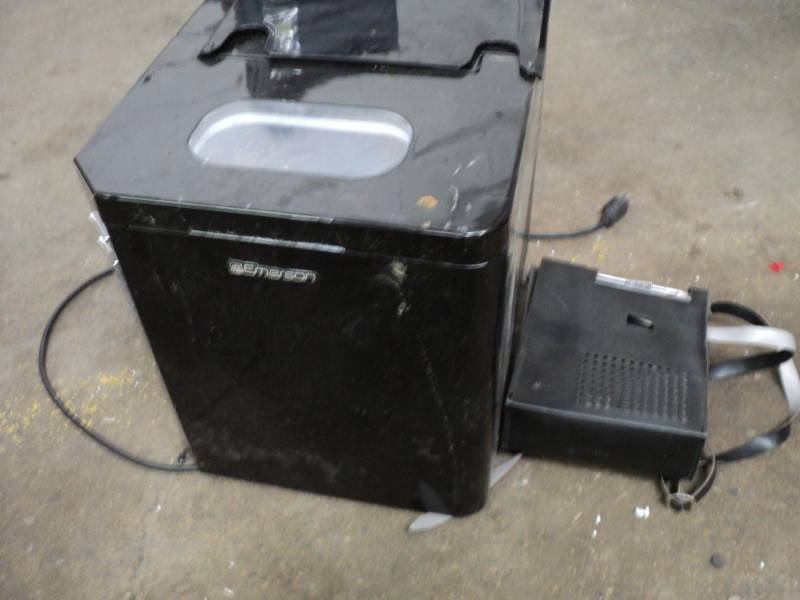 Emerson Ice Cream Maker- needs clea...