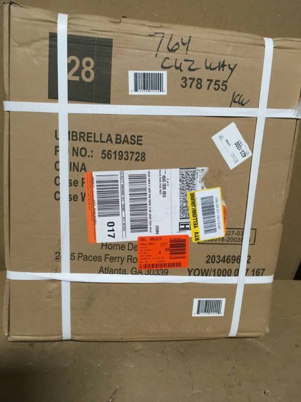 Hampton Bay 26 lbs. Patio Umbrella Base in Black in good condition