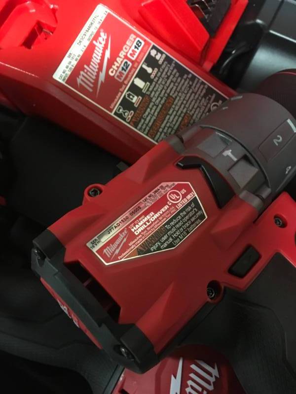 Milwaukee M18 FUEL 18-Volt Lithium-Ion Brushless Cordless Hammer Drill & Impact Driver Combo Kit (2-Tool) w(2)  Batteries in good condition