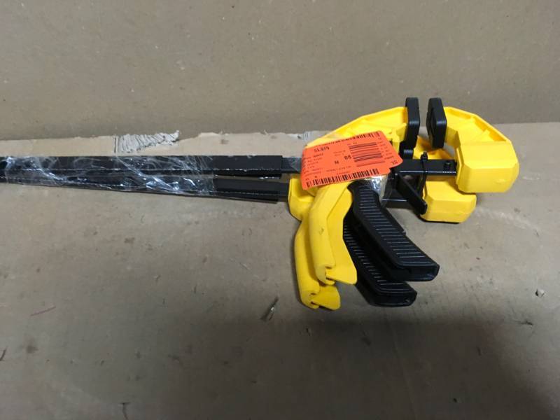 DEWALT 6 in. and 12 in. 300 lb. Trigger Clamps Set (4-Pack) w3.25 Throat Depth in good condition