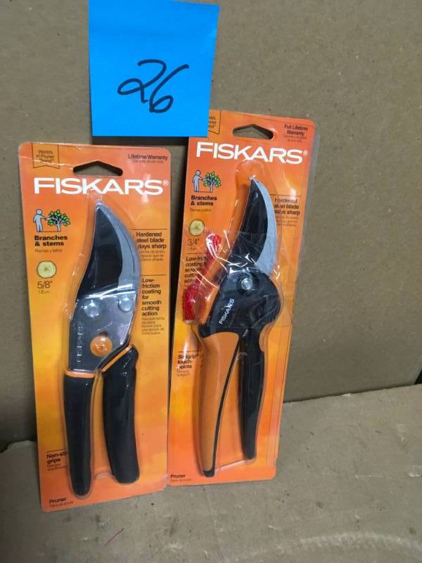 Fiskars 5.5 in. Bypass Pruner QTY 2 in good condition