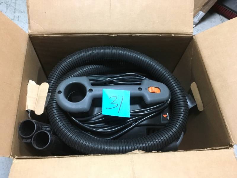 RIDGID 4 Gal. 5.0-Peak HP Portable WetDry Vacuum in good condition