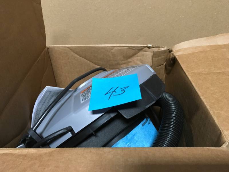 Bucket Head 5 Gal. 1.75-Peak HP Wet Dry Vac in good condition