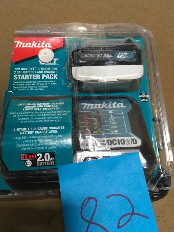 Makita 12-Volt MAX CXT Lithium-Ion Compact Battery Pack 2.0Ah and Charger Starter Kit in good condition