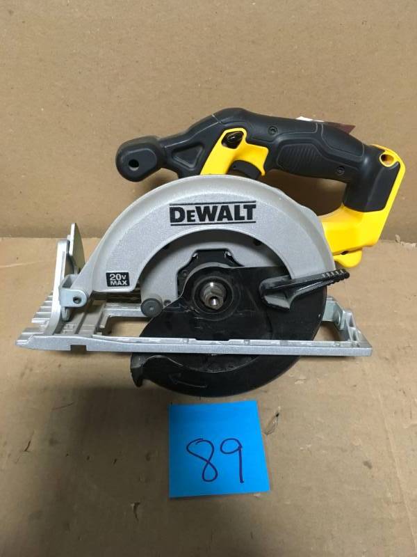 DEWALT 20-Volt 6-12 in. MAX Lithium-Ion Cordless Circular Saw (Tool-Only) USED in good condition