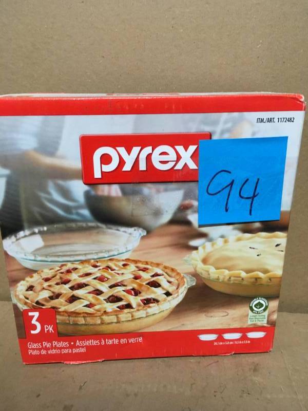 Pyrex 3 Pack Glass Pie Plates not used