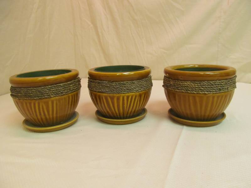 lot 4 image: ceramic planters