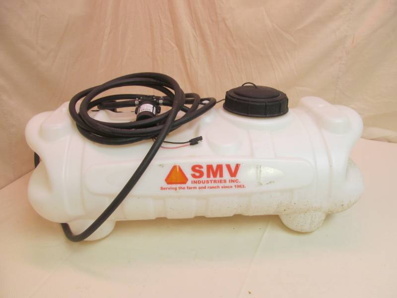 lot 18 image: Tank ,pump, sprayer