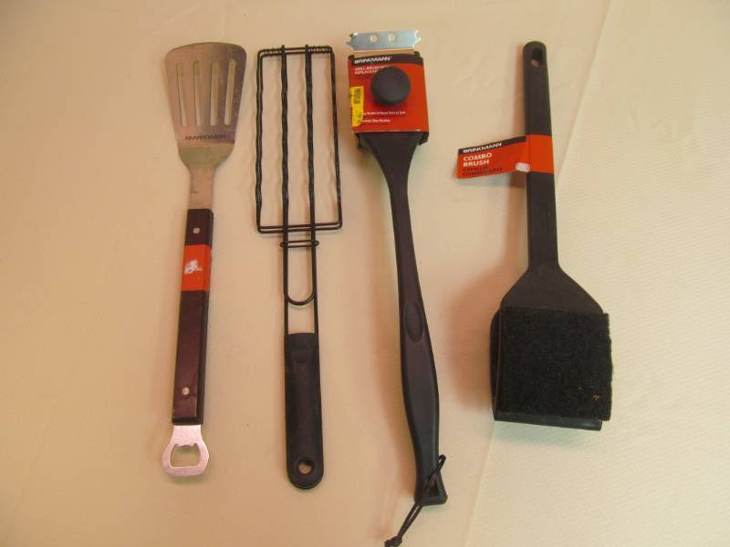 lot 20 image: brinkman grill tools