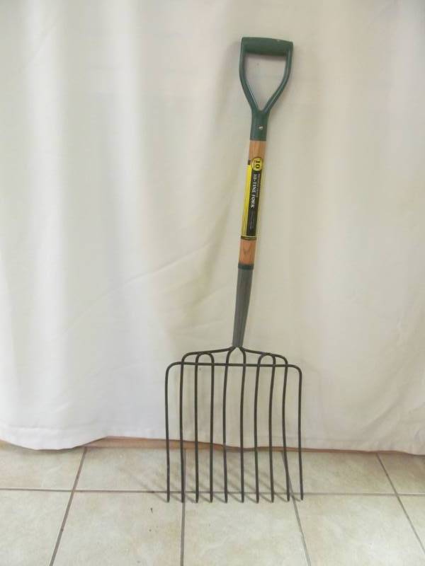 lot 33 image: silage fork