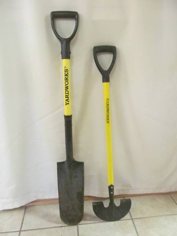 lot 34 image: Yard works spade and edger