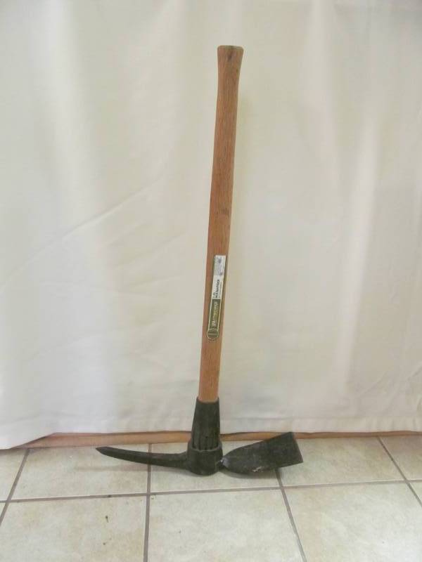 lot 35 image: pick mattock
