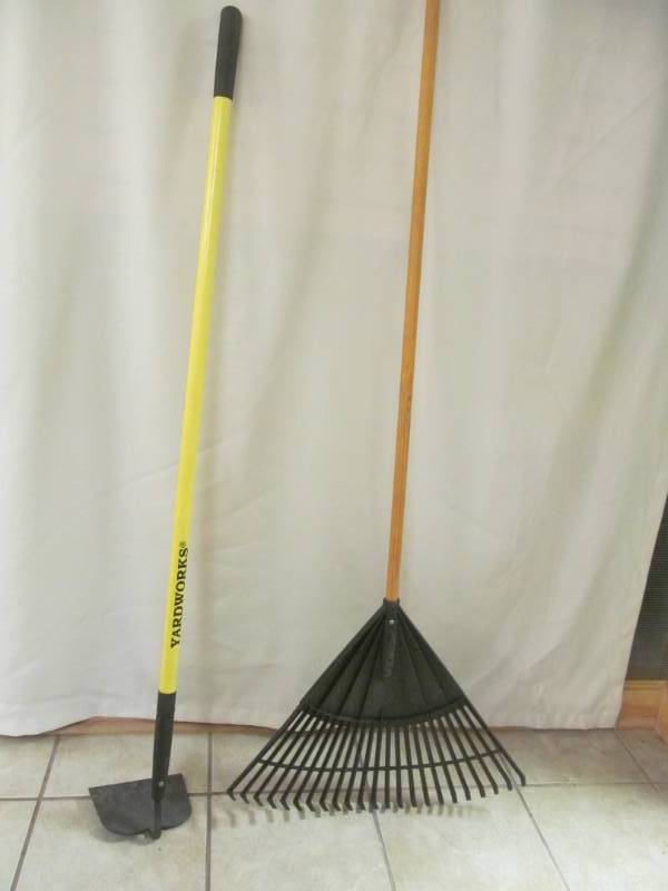 lot 40 image: garden tools