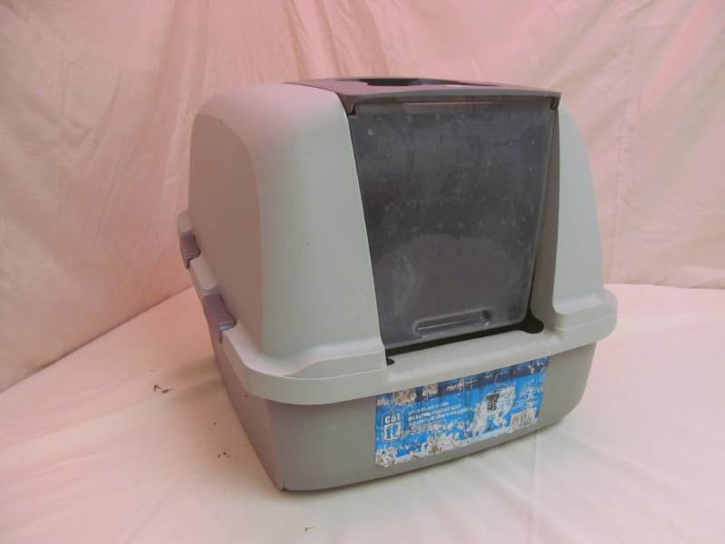 lot 46 image: hooded cat pan