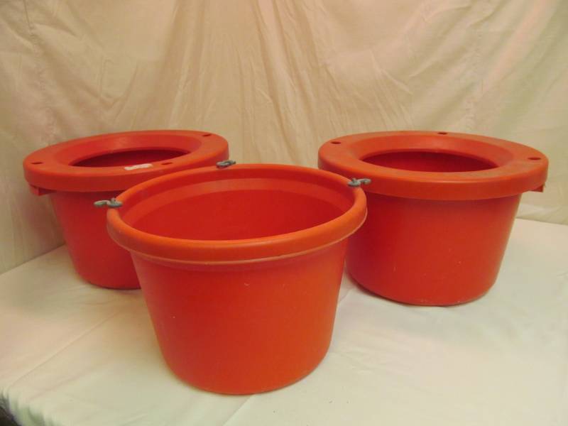 lot 47 image: hanging feeders