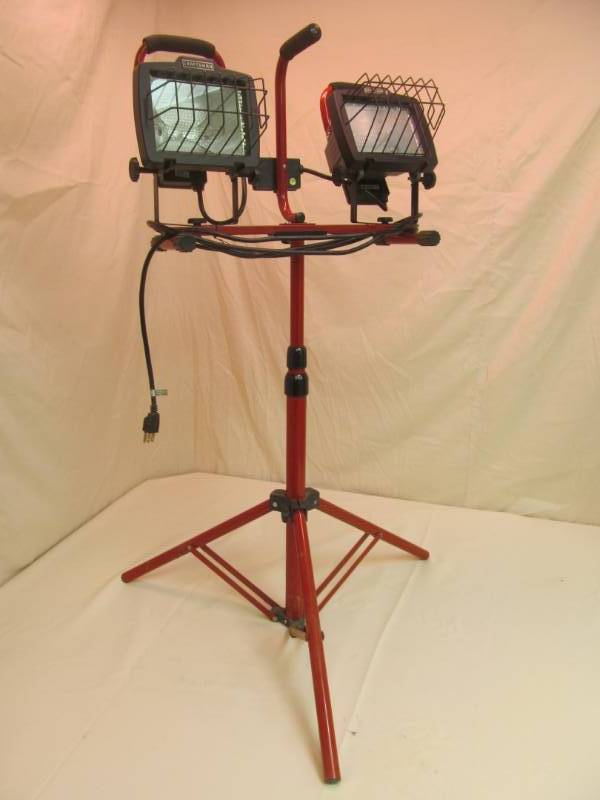 lot 59 image: Craftsman Halogen light
