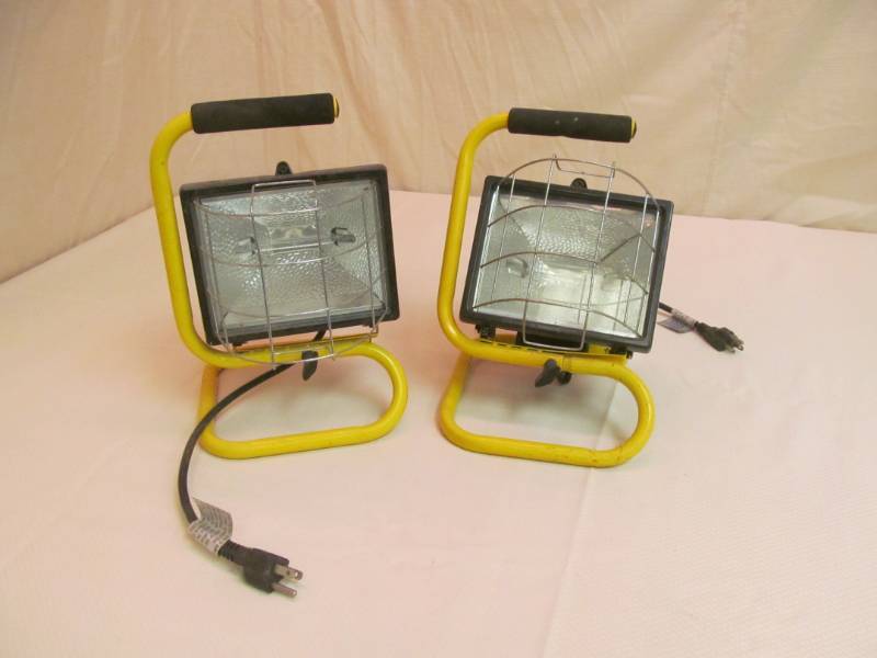 lot 61 image: single halogen work lights
