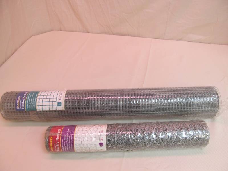 lot 63 image: yard works hardware cloth, poultry netting