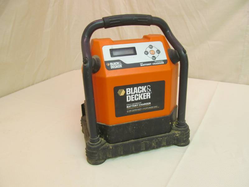 lot 81 image: Black & Decker battery charger