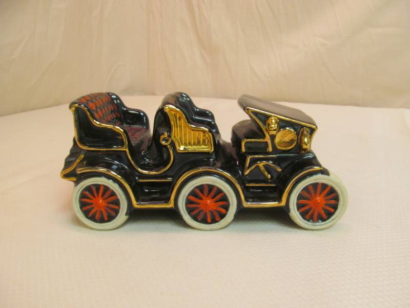 lot 112 image: Michters York Pullman Car decanter