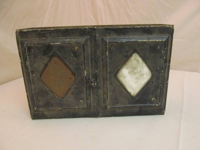 lot 115 image: vintage medicine cabinet