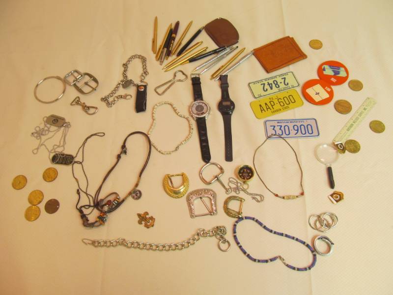 lot 135 image: Watches, License plates mini, Coin Purse, Wallet Chains, Bottle Opener, Pens, Belt Buckles, Tokens, SUPERVALU, Deli, Sobriety