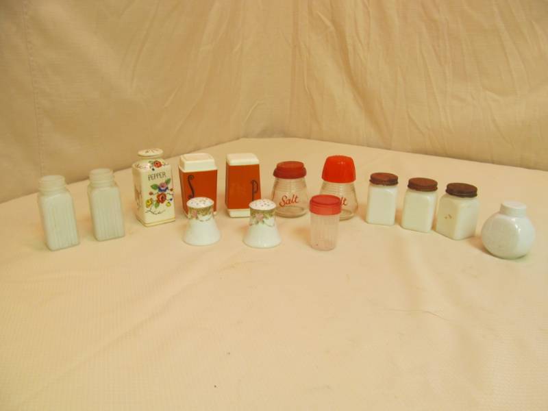lot 138 image: Vintage SaltPepper Sets