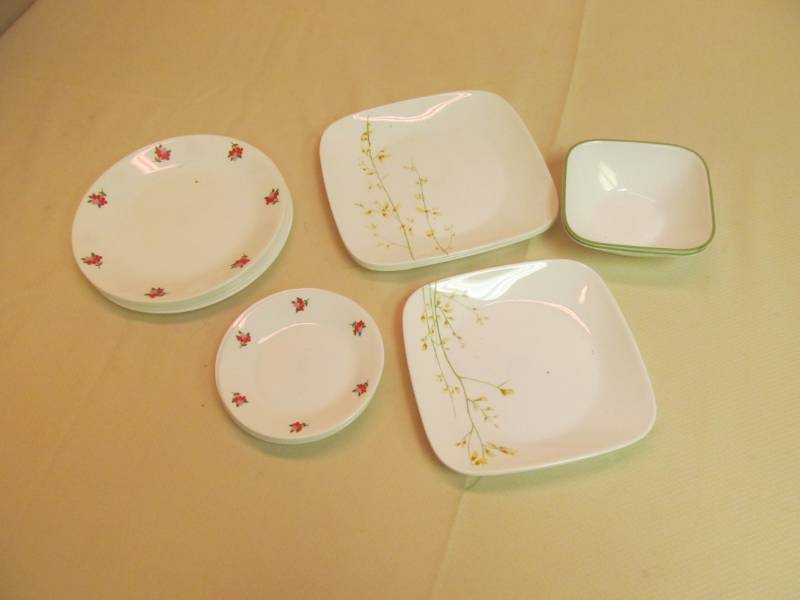 lot 139 image: Corelle Dishes- Plates, Bowls, Sauers