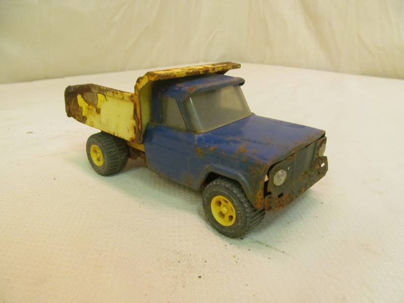 lot 144 image: Tonka Truck 9 long