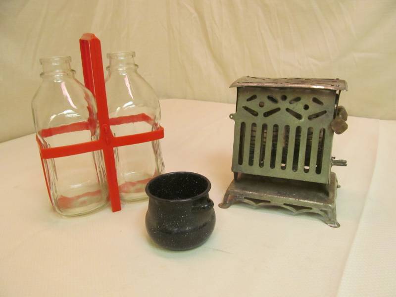 lot 156 image: Milk bottle Set, Small Pot, Toaster