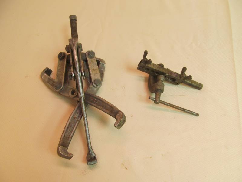 lot 162 image: Wheel Puller, Pipe Flaring Tool